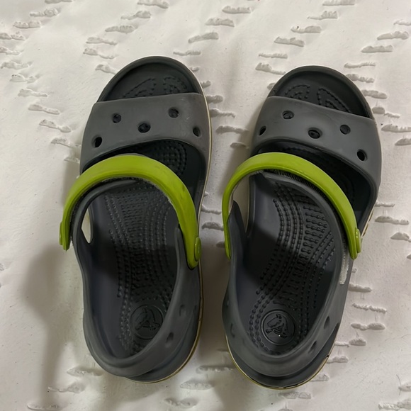 🐊 Crocs Lime Green and Gray Toddler Sandal with Adjustable Strap C11 - Picture 5 of 5
